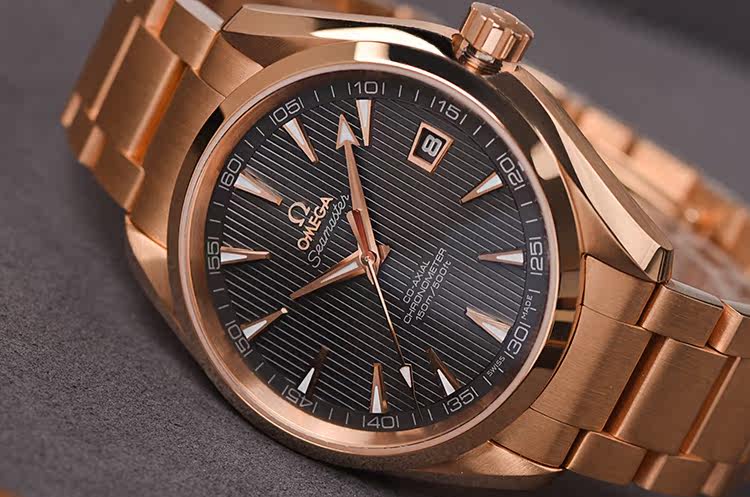 已售出【99新】欧米茄海马整体玫瑰金自动男表231.50.42.21.06.001全套