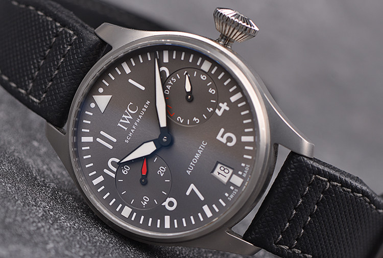 已售出【98新】万国大型飞行员限量版灰盘动显日历自动男表iw500910