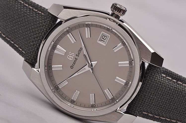 已售出【98新】精工GS灰面大三针日历折叠扣石英男表SBGV245盒证齐