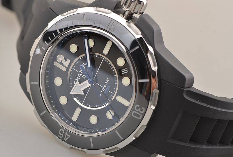 已售出【97新】CHANEL香奈儿J12黑陶瓷自动机械大三针胶带男表H2558