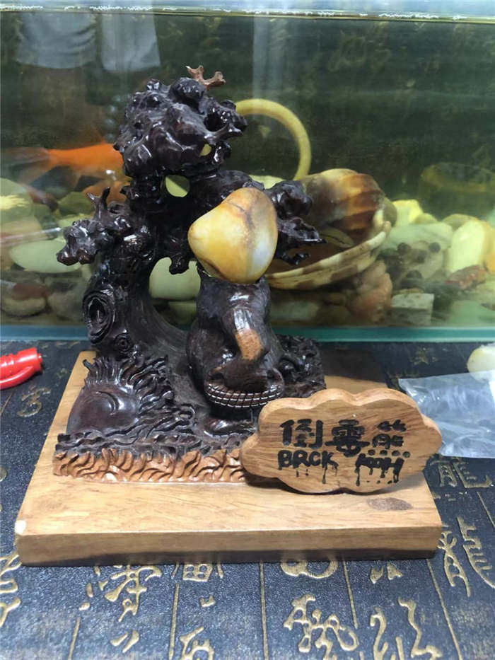 新疆和田玉籽料黄沁原石摆件玩料--倒霉熊（和田观赏玉）