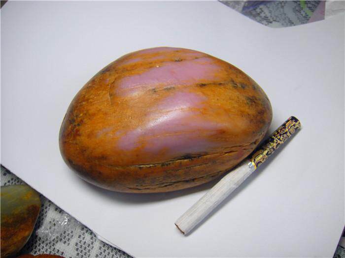 603克新疆和田玉籽料桃花玉紫罗兰直闪石黄皮原石玩料