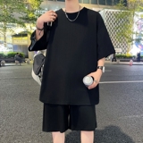 黑色