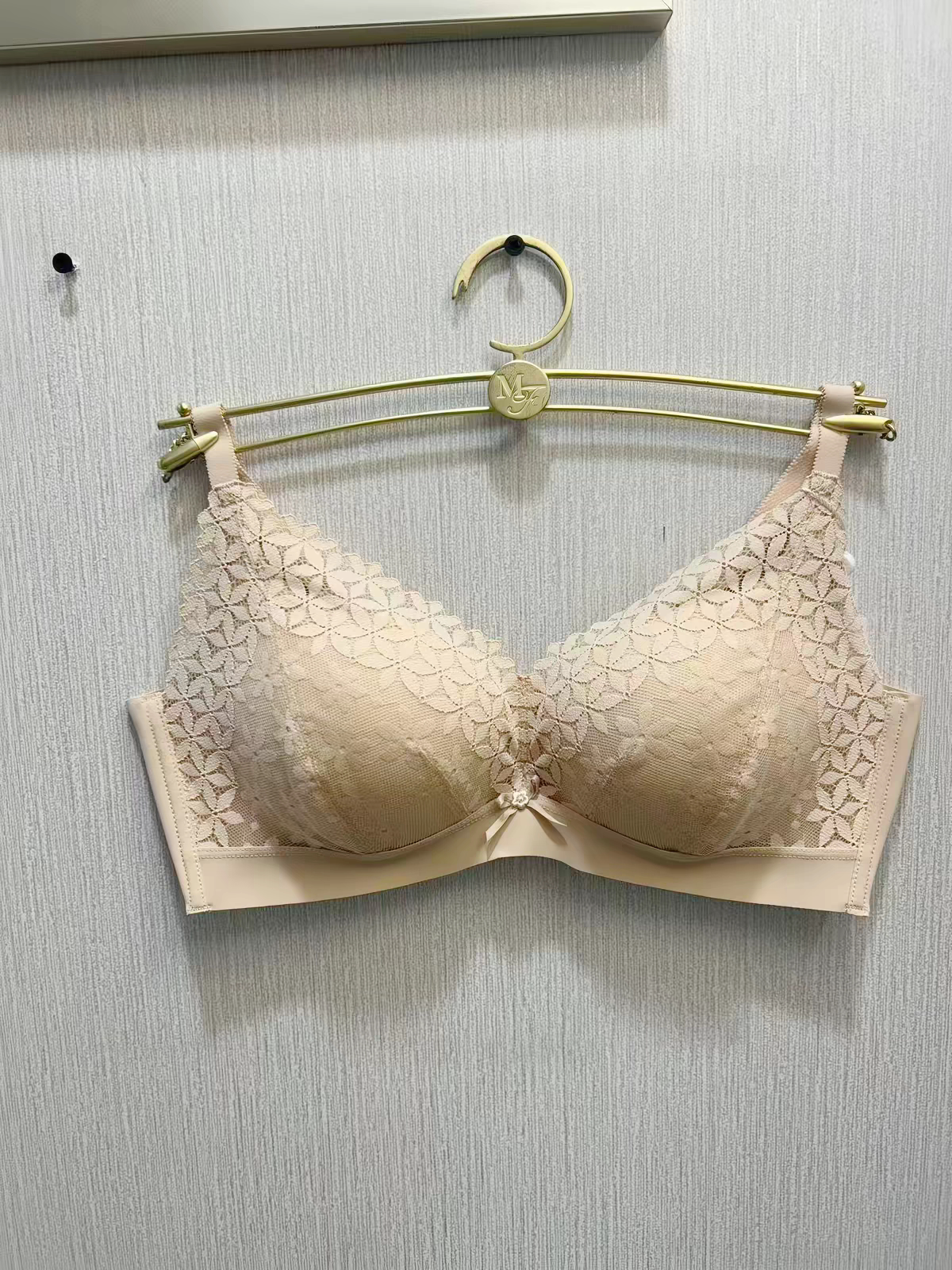 曼妮芬正品女士无钢圈无痕侧收文胸舒适性感蕾丝聚拢内衣20812364