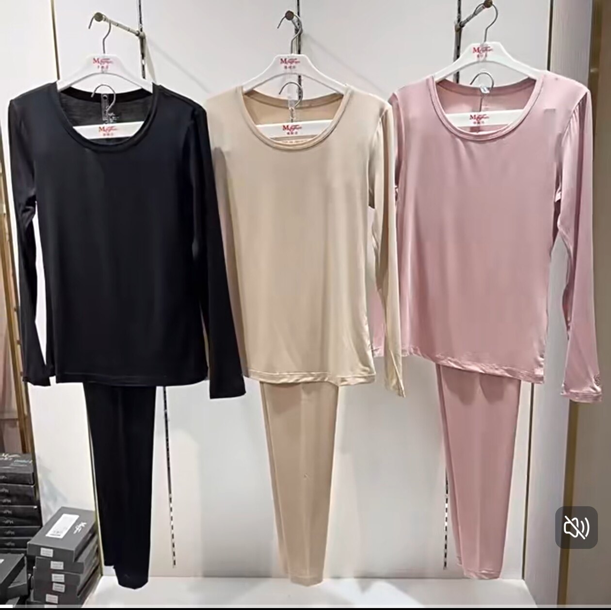 曼妮芬正品茶花女士秋冬大圆领长袖长裤薄款保暖套装20211343