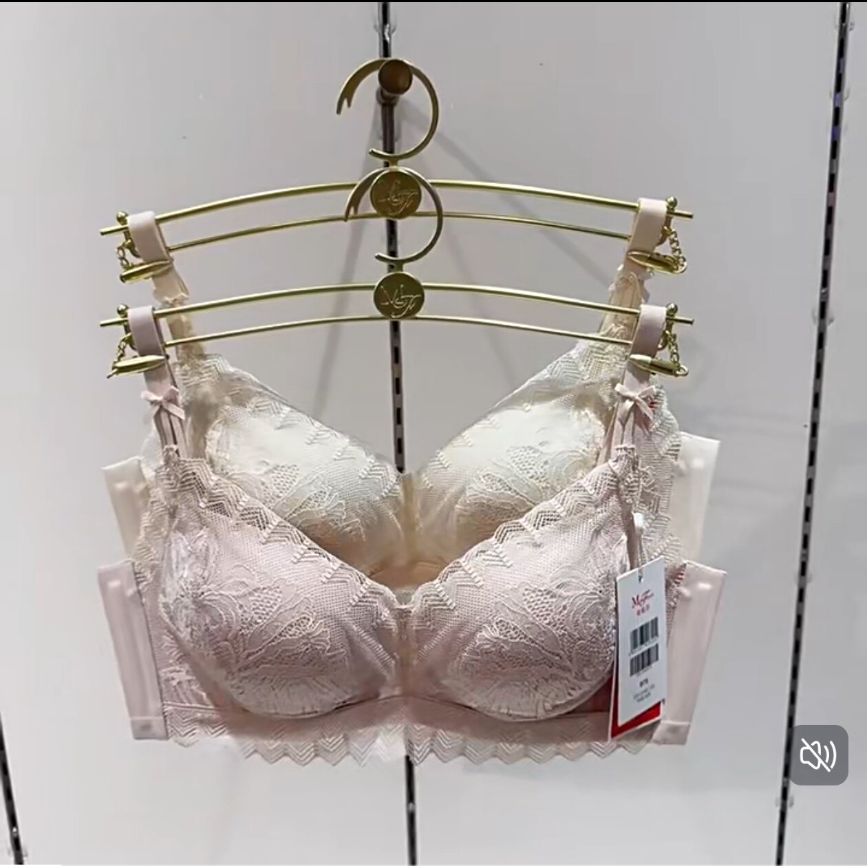 曼妮芬正品性感蕾丝无钢圈薄杯微调整小胸穿聚拢文胸20812460