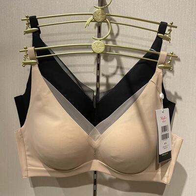 曼妮芬光面无痕小胸无钢圈文胸