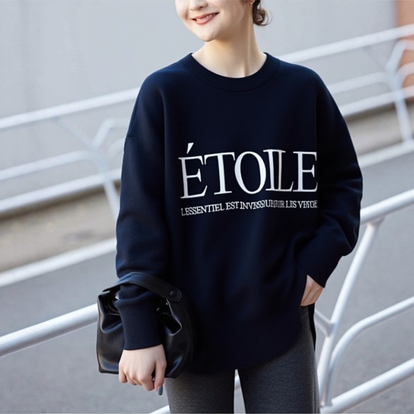 圆领针织衫蓝色毛衣字母刺绣上衣女士新款2025网红爆款时尚洋气