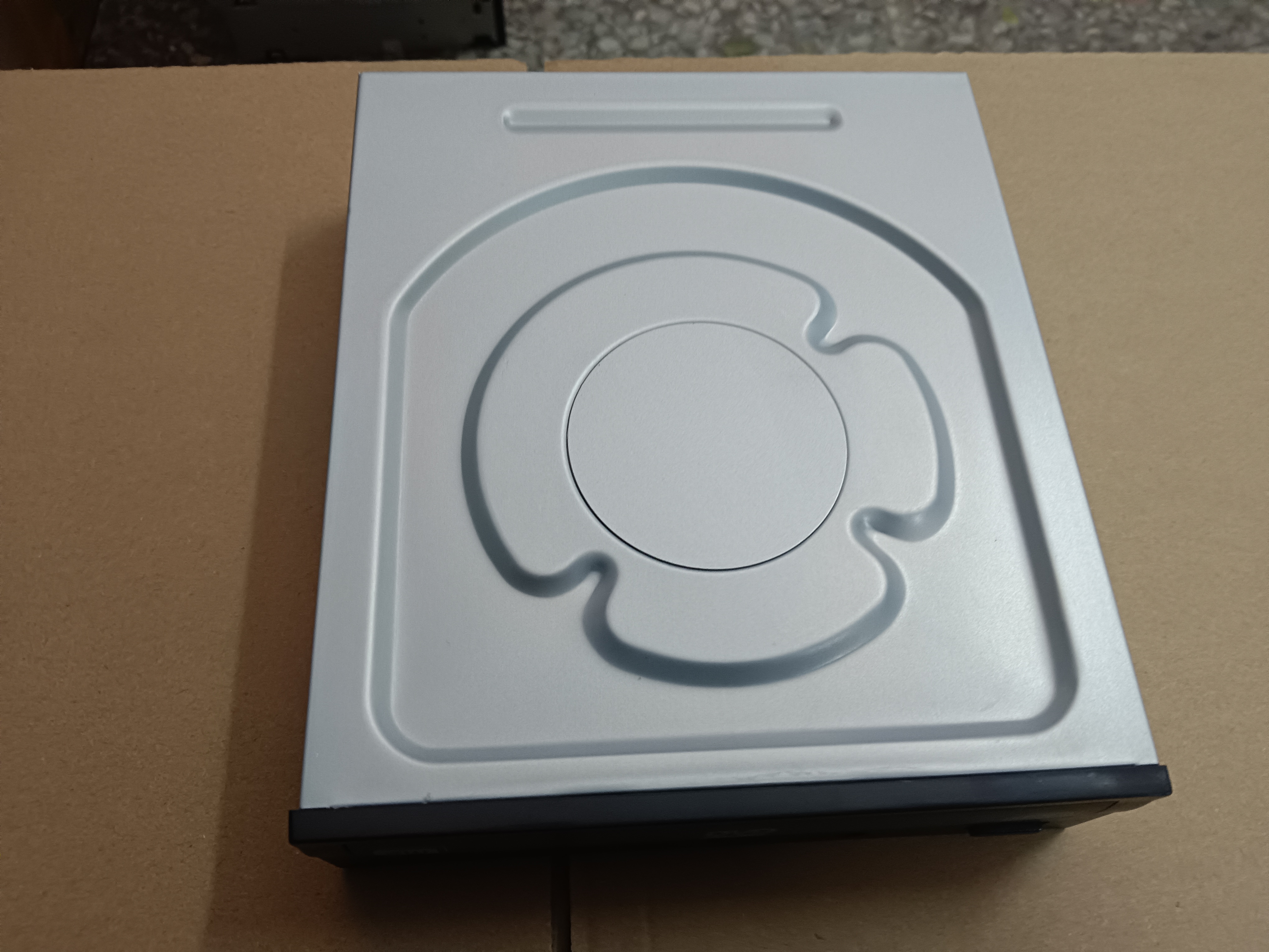 建兴台式刻录机光驱iHAS124 内置SATA串口DVD刻录机光驱24X光驱