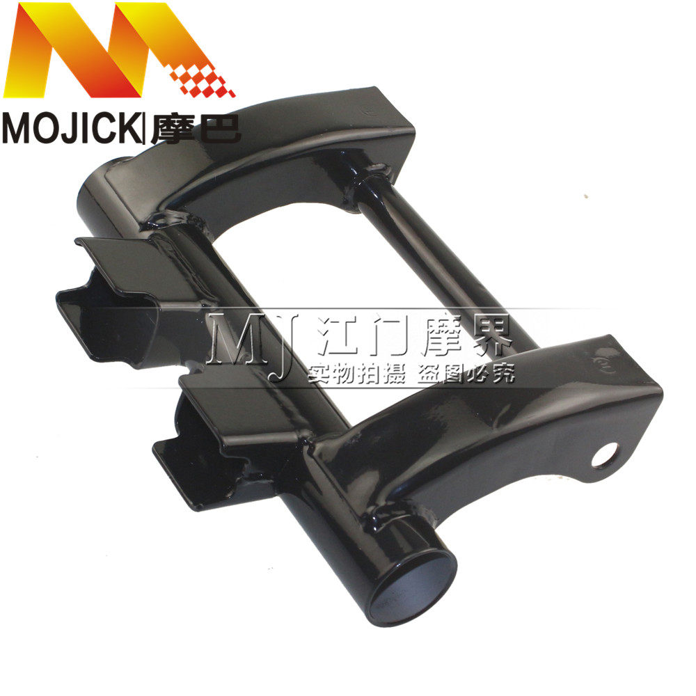 踏板车配件适用铃木红宝UM125T-A/C/E发动机支架摇架发动机吊架