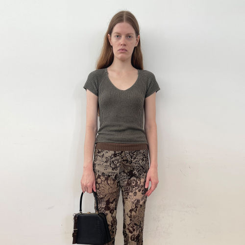 【现货】UN MUTE 26SS 春夏新款后系带V领上衣 DOUBLEBOO