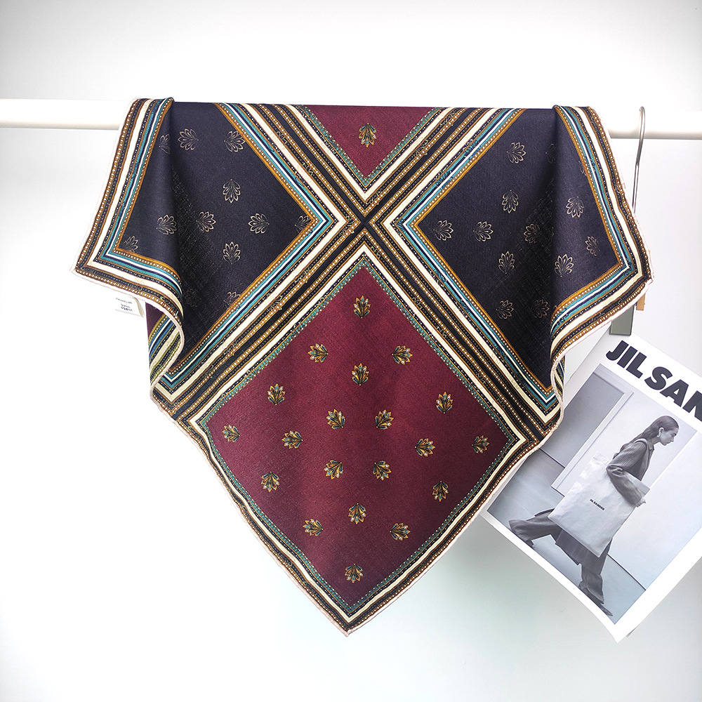 黑色四宫格丝毛围巾65cm双面印花外搭拍照简约70中方巾真丝