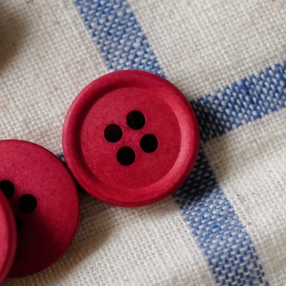 斯嘉丽红棉主成分四孔简洁纽扣