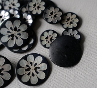 12mm20mm一颗价英国Textile Garden深海军蓝银色花贝壳纽扣