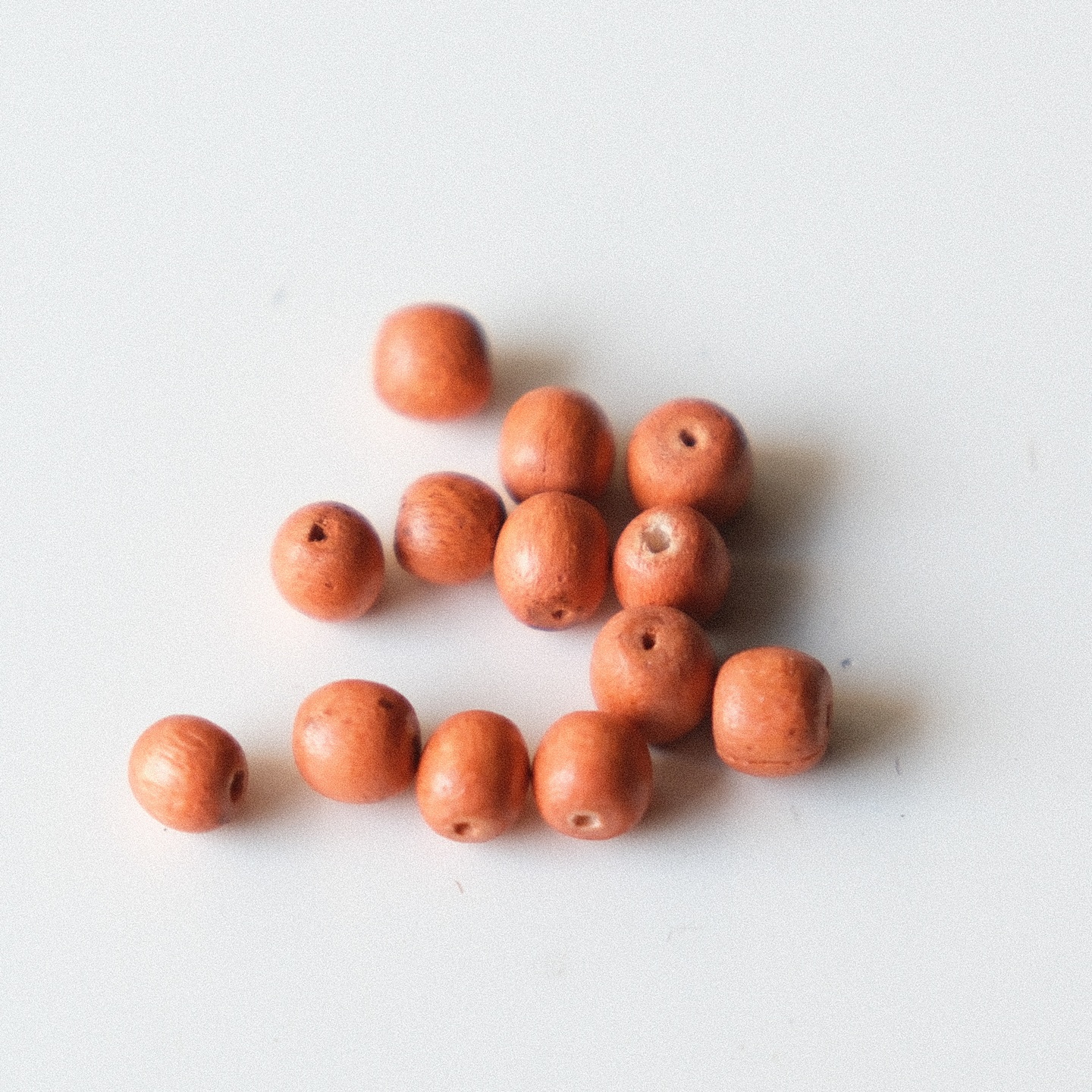 复古橘棕色染色迷你木质串珠