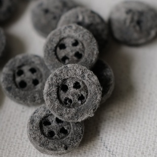 25mm15mm11mm1颗价格英国Textile Garden灰色微绒毛表面棉质纽扣
