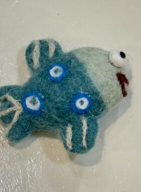 大约64mm宽68mm高一个价格 德国JIM松石蓝开心笑脸鱼羊毛毡