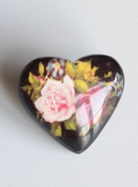 18mm半x17mm一颗价德国JIM黑底粉色红色玫瑰花头图爱心形树脂纽扣