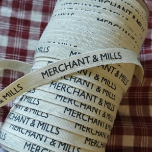 约10mm宽 一米价 英国Merchant and mills自然色棉底LOGO黑字织带