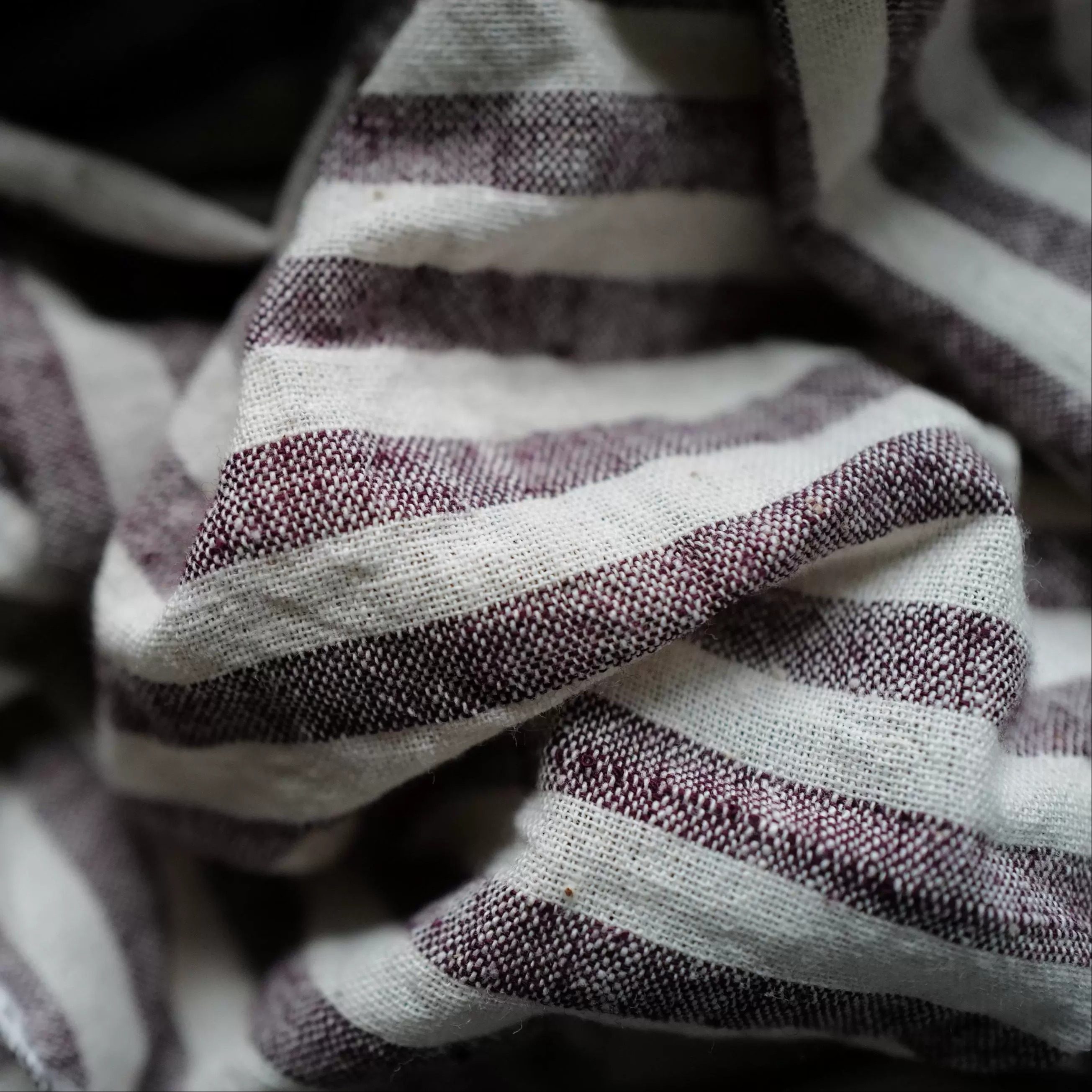 乡村质朴风灰梅色条纹棉布