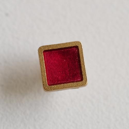 金边中心仿镶嵌ABS红色纽扣