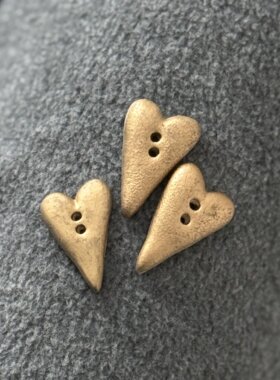 金色磨砂颗粒感陶瓷爱心纽扣