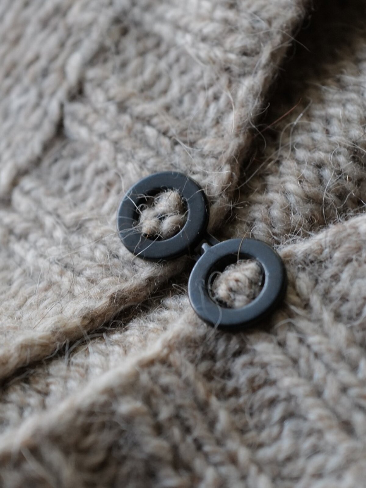 32MM 폭 후크 측정 쌍 가격 영국 섬유 정원 라운드 숯불 검은 금속 버클