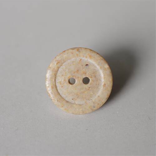 米白颗粒感滚边可再生材料纽扣