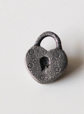 不是纽扣14mmx16mm一个德国JIM超萌做旧感银色迷你爱心锁形吊坠