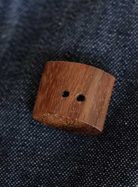 17mmx17mm一颗价英国Textile Garden木质抛光未上漆压扁圆柱纽扣