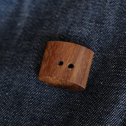木质抛光未上漆压扁圆柱纽扣