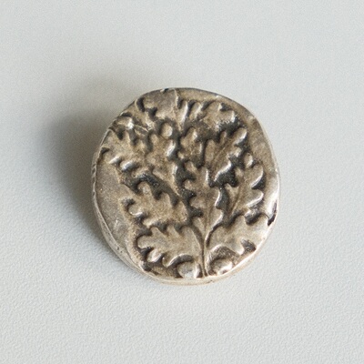 旧银色茼蒿叶刻纹金属纽扣