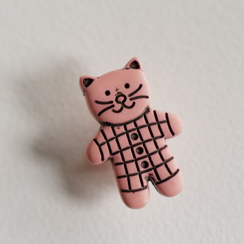暧昧粉穿铠甲的猫纽扣