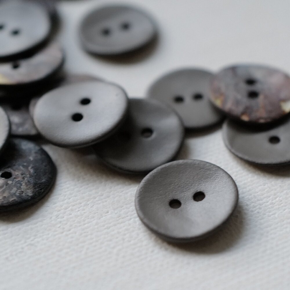 18mm1颗价英国textile garden哑光水泥灰贝壳纽扣