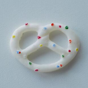 22mmx31mm一颗价德国JIM彩色糖霜微透白色碱水面包树脂纽扣 绝版