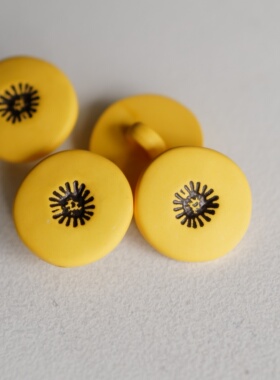 15mm一颗价格英国Textile Garden哑光黄色中心黑色花蕊图纽扣