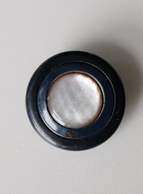 28mm一颗价格英国vintage蓝黑色金属框偏浅灰色珍珠母贝纽扣