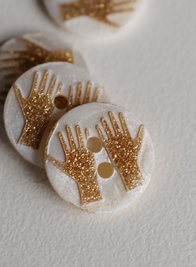 12mm 一颗价格英国Textile Garden 白贝壳凸出金色闪耀手形纽扣