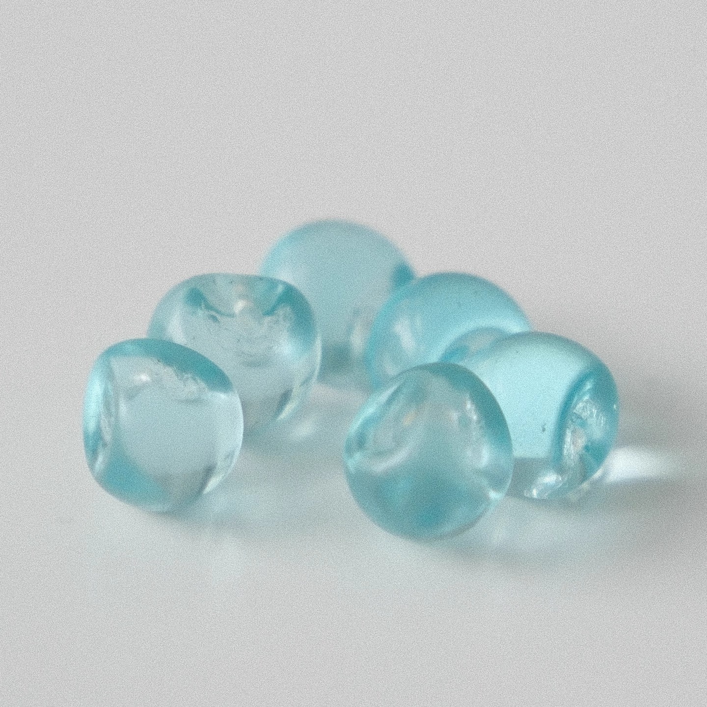 10mm不到五颗价德国四十年代球形透明松石蓝玻璃纽扣