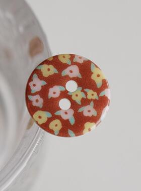 15mm一颗英国Textile Garden水光姜饼棕底色粉色黄色小花贝壳纽扣