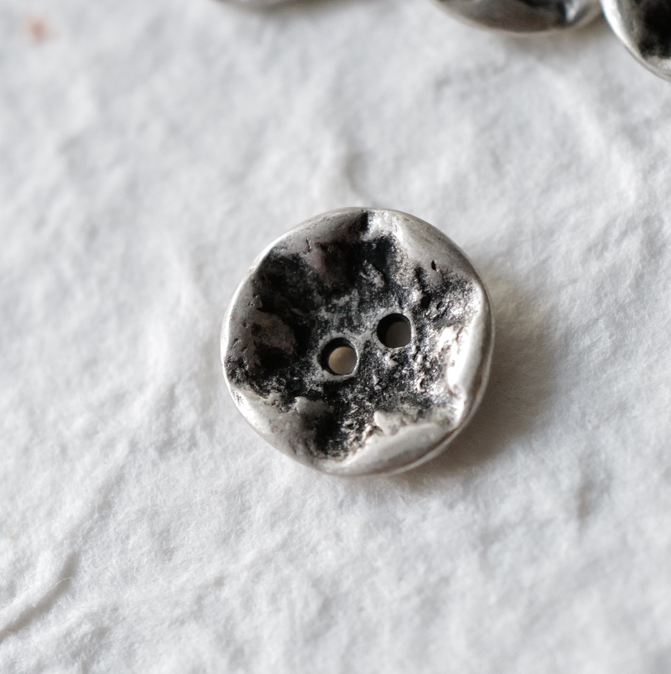 旧银色做旧感波纹表面金属纽扣