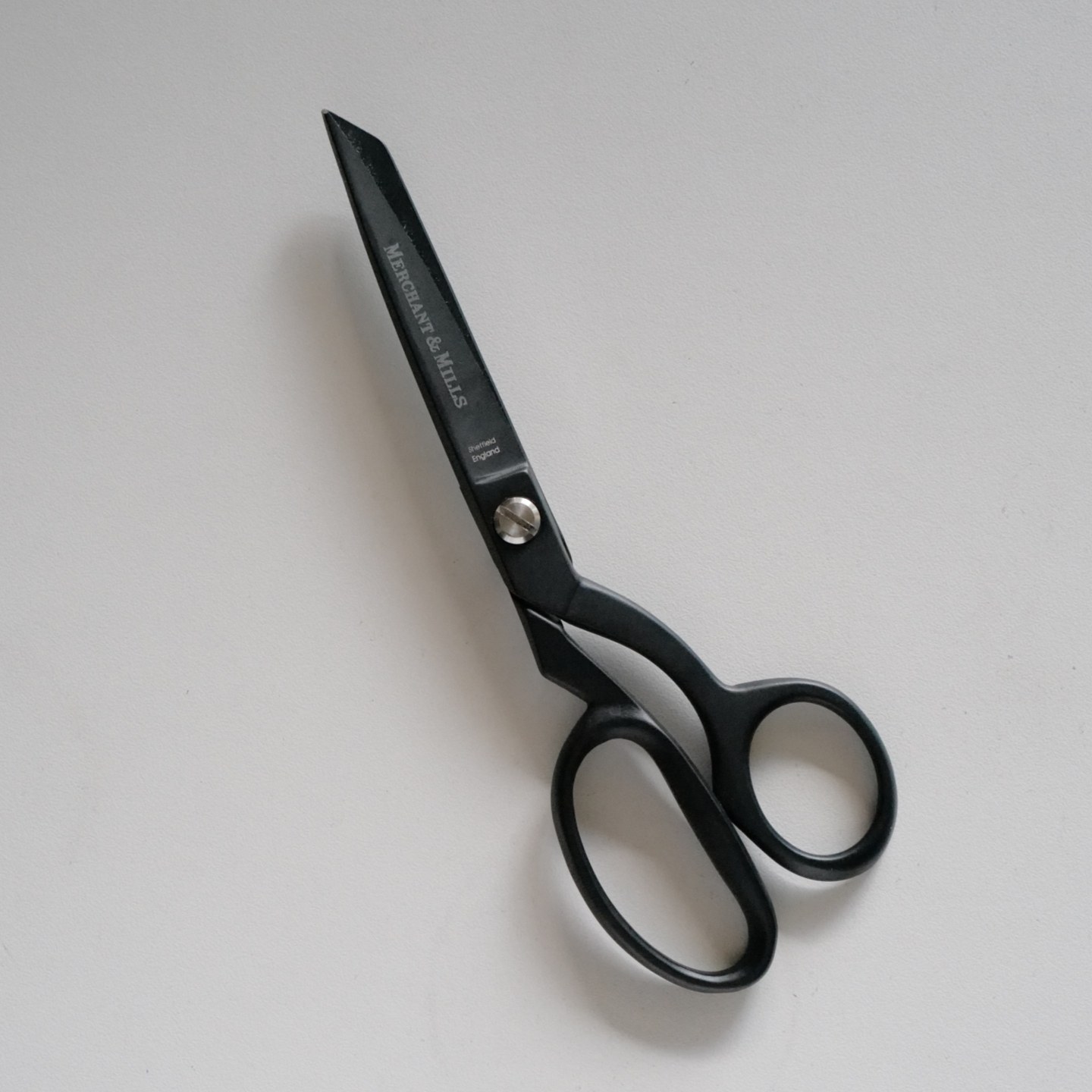 哑光黑色裁缝剪刀8英寸