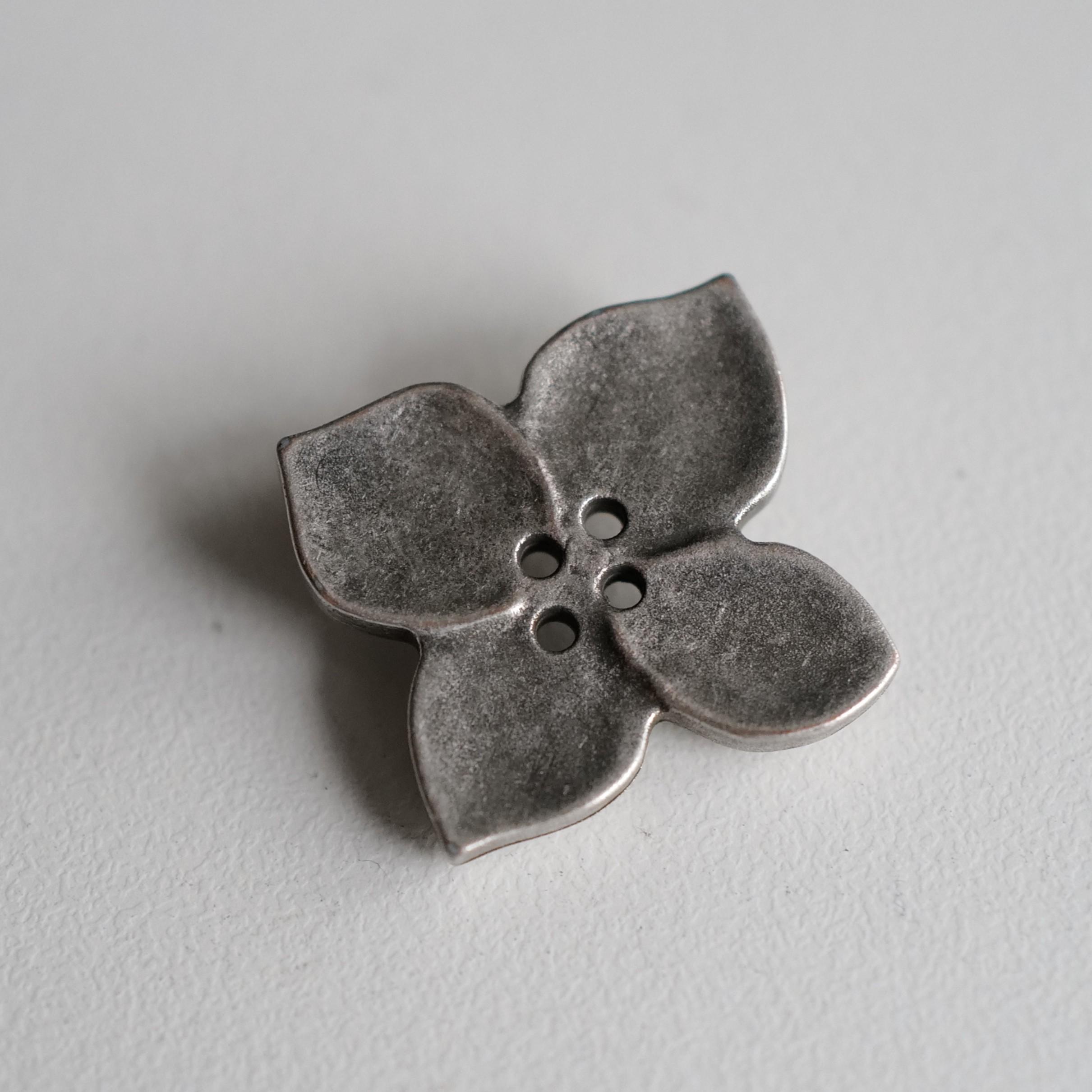 30mm 1颗价英国Textile GardenABS旧银色对角线涂层花朵纽扣