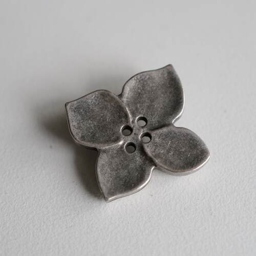 非金属旧银色涂层花朵纽扣