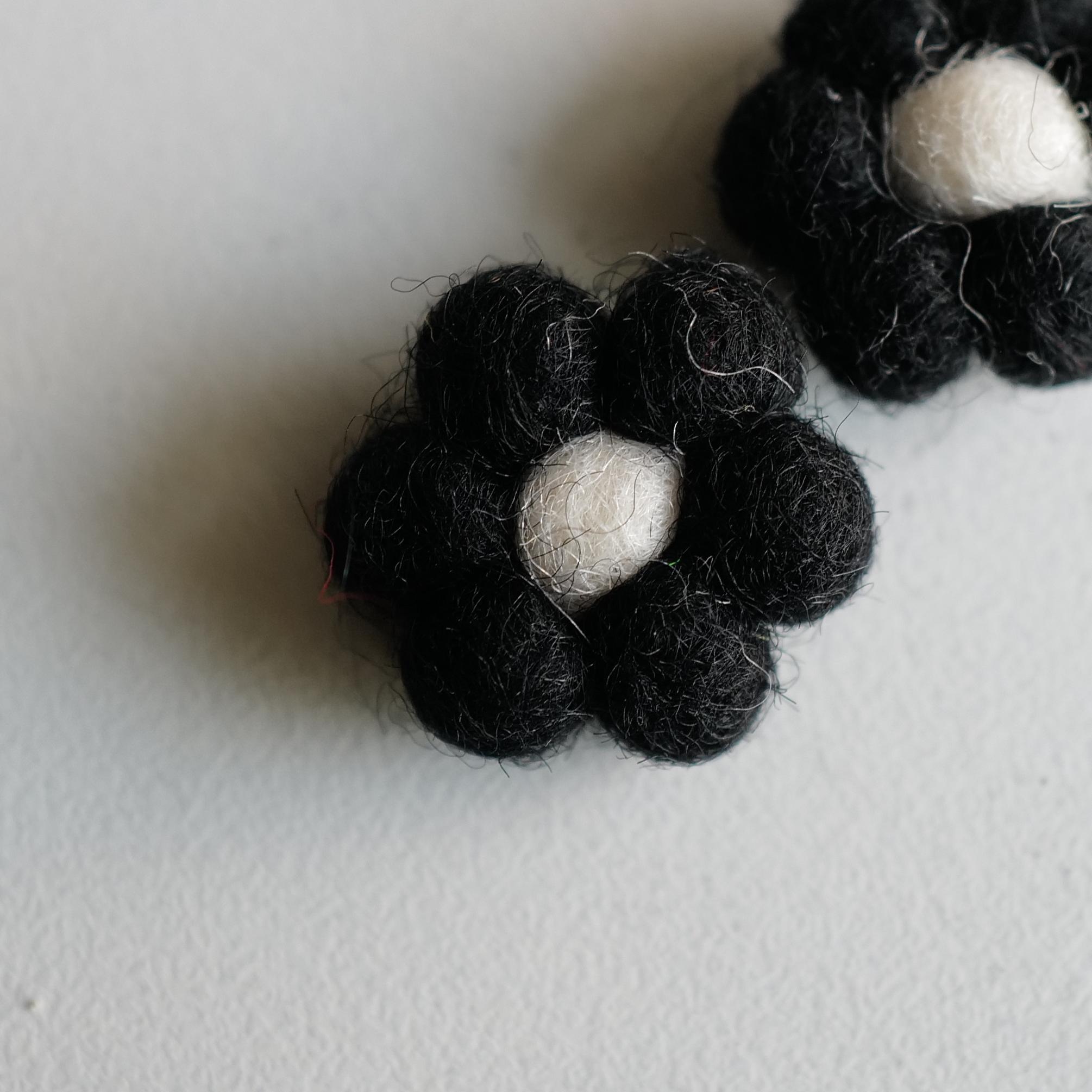 优雅黑色花瓣白色花蕊装饰件