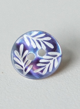 13mm不到一颗价英国Textile Garden白色枝叶深蓝色底贝壳纽扣