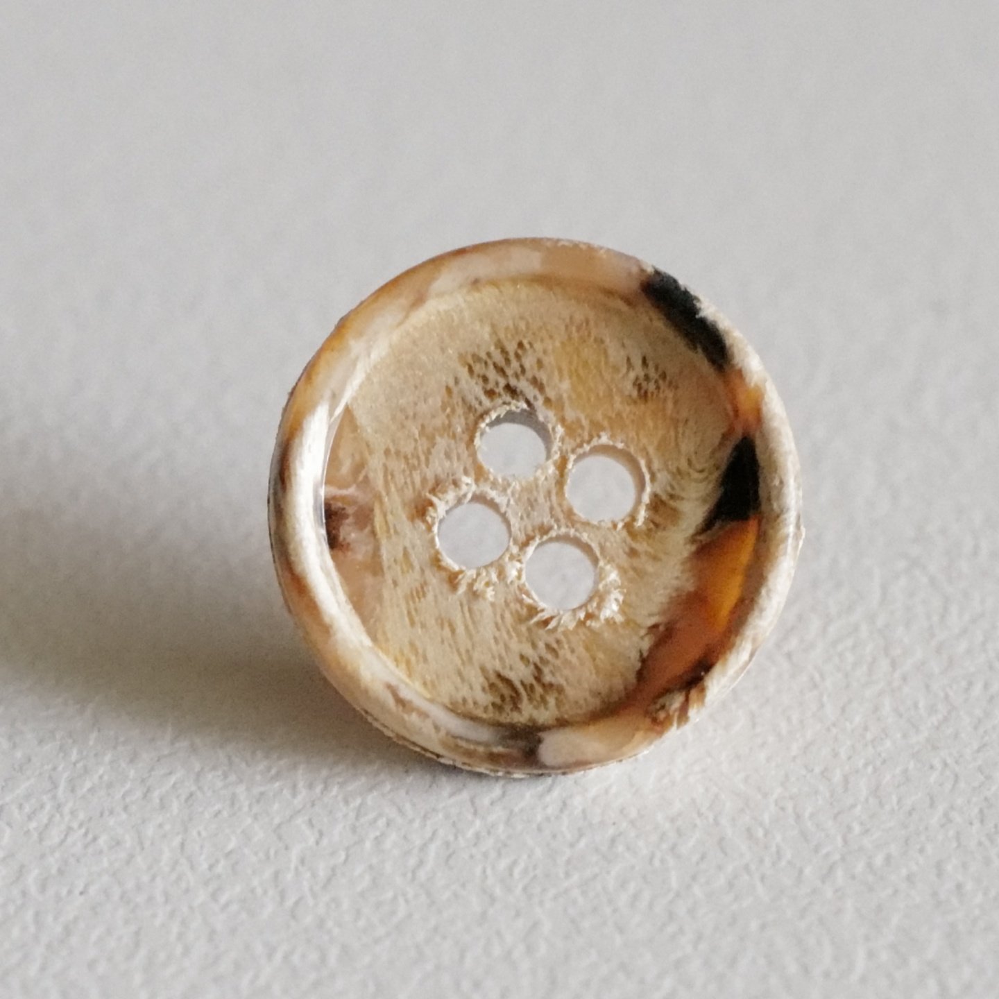 15mm一颗价 英国Textile Garden马赛克图案正面木头背面树脂纽扣,纺织面料/辅料/配套,服装纽扣,淘宝优惠券,粉丝福利购,淘宝优惠卷