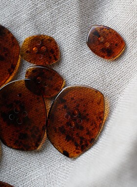 13mmx11mm一颗价英国Textile Garden透明茶棕琥珀色纽扣