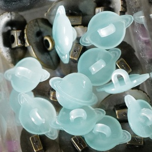 12mm×18mm宽一颗价英国Textile Garden黑暗中发亮的夜光星球纽扣