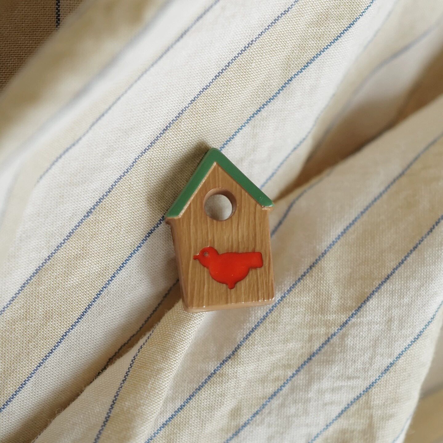 尼龙红色小鸟的绿顶奶咖色屋纽扣